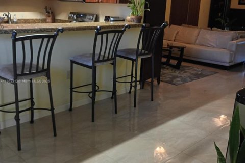 Villa ou maison à vendre à Miami, Floride: 3 chambres, 113.53 m2 № 1891027 - photo 8