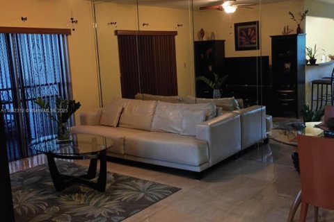 Villa ou maison à vendre à Miami, Floride: 3 chambres, 113.53 m2 № 1891027 - photo 11