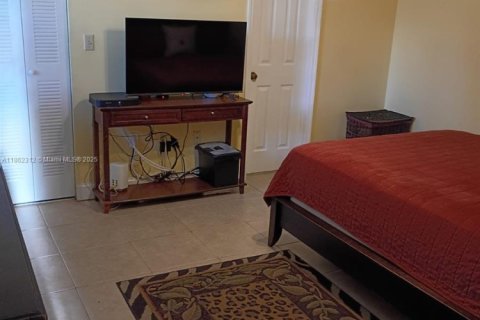 Villa ou maison à vendre à Miami, Floride: 3 chambres, 113.53 m2 № 1891027 - photo 24