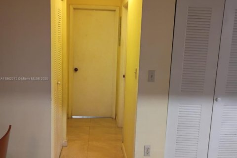 Villa ou maison à vendre à Miami, Floride: 3 chambres, 113.53 m2 № 1891027 - photo 12