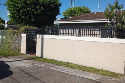 Villa ou maison à vendre à Miami, Floride: 3 chambres, 113.53 m2 № 1891027 - photo 1
