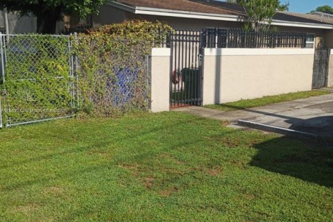 Villa ou maison à vendre à Miami, Floride: 3 chambres, 113.53 m2 № 1891027 - photo 2