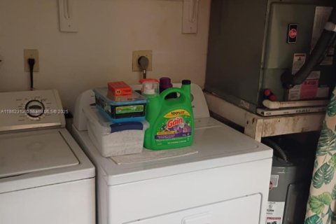 Villa ou maison à vendre à Miami, Floride: 3 chambres, 113.53 m2 № 1891027 - photo 13