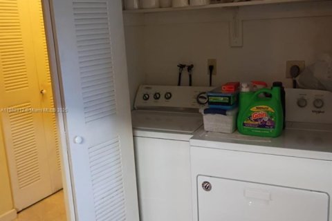 Villa ou maison à vendre à Miami, Floride: 3 chambres, 113.53 m2 № 1891027 - photo 14