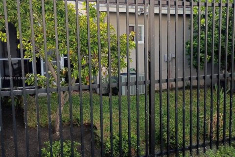 Villa ou maison à vendre à Miami, Floride: 3 chambres, 113.53 m2 № 1891027 - photo 5