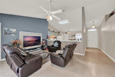 Casa en venta en Kissimmee, Florida, 3 dormitorios, 125.6 m2 № 1843758 - foto 3