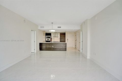 Condominio en alquiler en Coral Gables, Florida, 2 dormitorios, 95.88 m2 № 2008211 - foto 8