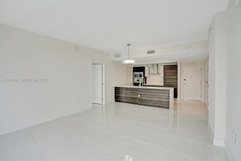 Condominio en alquiler en Coral Gables, Florida, 2 dormitorios, 95.88 m2 № 2008211 - foto 9