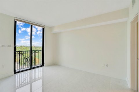 Condominio en alquiler en Coral Gables, Florida, 2 dormitorios, 95.88 m2 № 2008211 - foto 13
