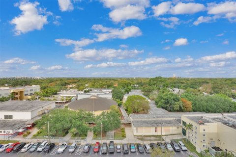 Condominio en alquiler en Coral Gables, Florida, 2 dormitorios, 95.88 m2 № 2008211 - foto 29