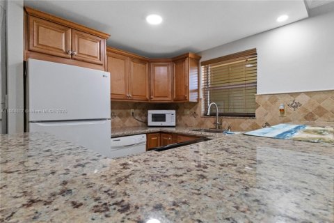 Condominio en alquiler en Pompano Beach, Florida, 2 dormitorios, 67.35 m2 № 1977821 - foto 4