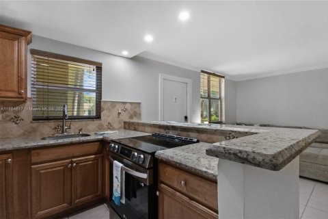 Condominio en alquiler en Pompano Beach, Florida, 2 dormitorios, 67.35 m2 № 1977821 - foto 2