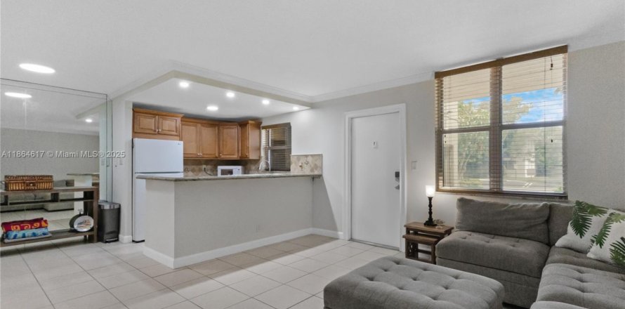 Condominio en Pompano Beach, Florida, 2 dormitorios № 1977821
