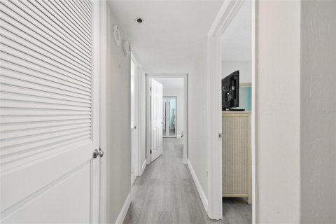 Condo in Daytona Beach, Florida, 2 bedrooms № 2105846 - photo 2