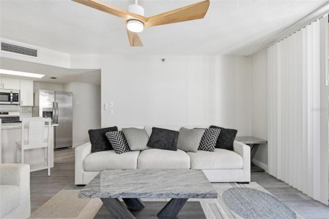 Condo in Daytona Beach, Florida, 2 bedrooms № 2105846 - photo 23
