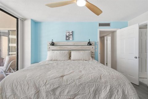 Condo in Daytona Beach, Florida, 2 bedrooms № 2105846 - photo 6