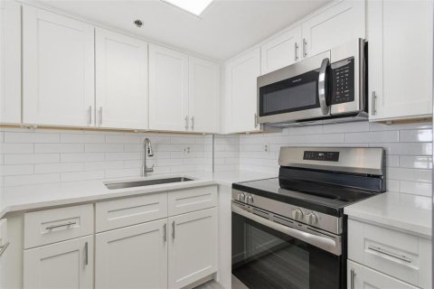 Condo in Daytona Beach, Florida, 2 bedrooms № 2105846 - photo 26