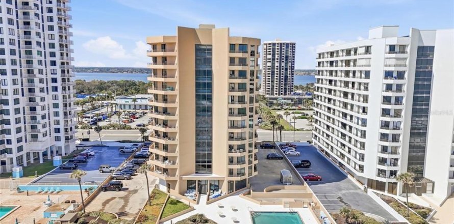 Condo in Daytona Beach, Florida, 2 bedrooms № 2105846