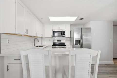 Condo in Daytona Beach, Florida, 2 bedrooms № 2105846 - photo 24