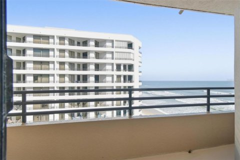 Condo in Daytona Beach, Florida, 2 bedrooms № 2105846 - photo 13
