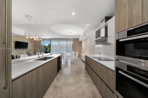 Condo in Key Biscayne, Florida, 2 bedrooms  № 2244206 - photo 7