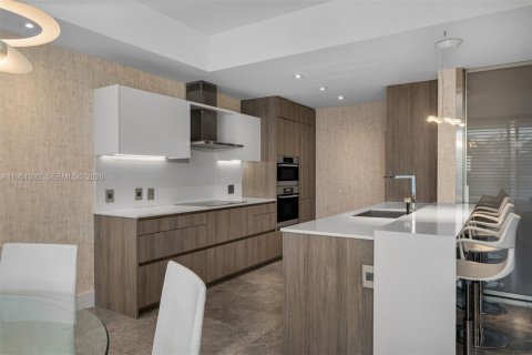 Condo in Key Biscayne, Florida, 2 bedrooms  № 2244206 - photo 6