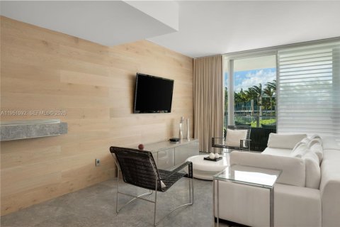 Condo in Key Biscayne, Florida, 2 bedrooms  № 2244206 - photo 17