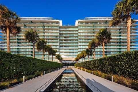 Condo in Key Biscayne, Florida, 2 bedrooms  № 2244206 - photo 25