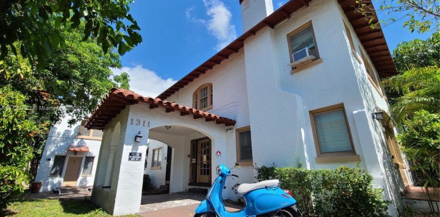 Immobilier commercial à Miami Beach, Floride 332.68 m2 № 1936835