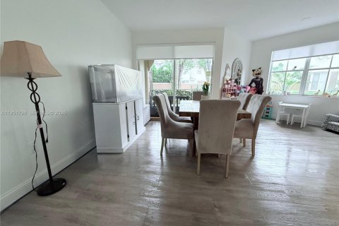 Copropriété à vendre à Miami, Floride: 3 chambres, 131.92 m2 № 2006282 - photo 8
