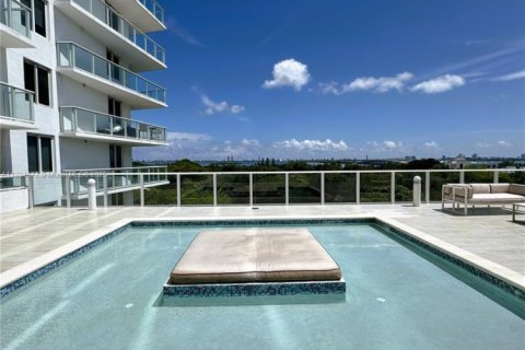 Condo in Miami, Florida, 1 bedroom  № 1924683 - photo 17