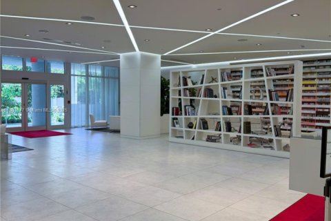 Condominio en alquiler en Miami, Florida, 1 dormitorio, 69.4 m2 № 1924683 - foto 25