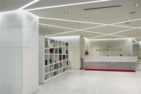 Condo in Miami, Florida, 1 bedroom  № 1924683 - photo 24