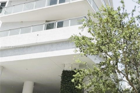 Condo in Miami, Florida, 1 bedroom  № 1924683 - photo 27