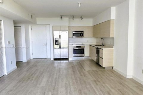 Condominio en alquiler en Miami, Florida, 1 dormitorio, 69.4 m2 № 1924683 - foto 2