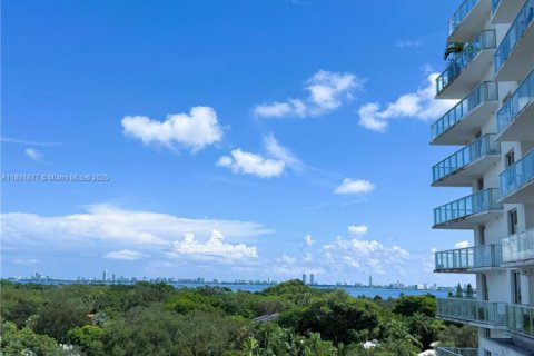 Condo in Miami, Florida, 1 bedroom  № 1924683 - photo 12