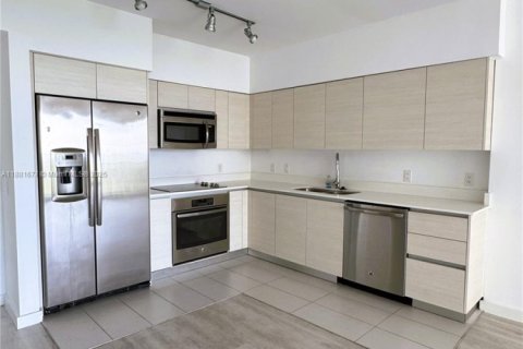 Condo in Miami, Florida, 1 bedroom  № 1924683 - photo 3