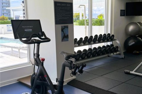 Condominio en alquiler en Miami, Florida, 1 dormitorio, 69.4 m2 № 1924683 - foto 15