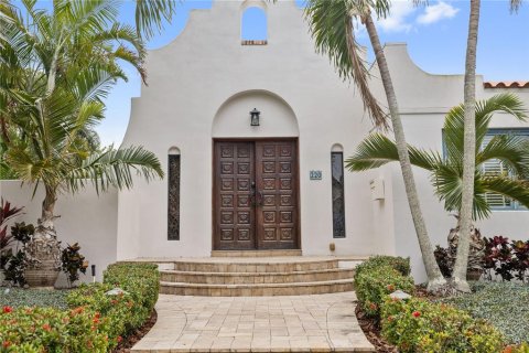 House in Saint Petersburg, Florida 6 bedrooms, 288.74 sq.m. № 1907488 - photo 24