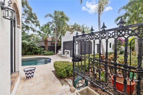 House in Saint Petersburg, Florida 6 bedrooms, 288.74 sq.m. № 1907488 - photo 27