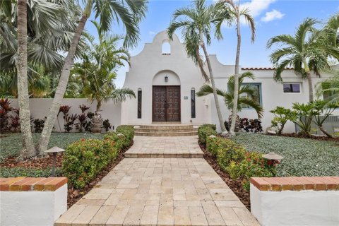 House in Saint Petersburg, Florida 6 bedrooms, 288.74 sq.m. № 1907488 - photo 23