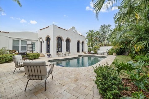House in Saint Petersburg, Florida 6 bedrooms, 288.74 sq.m. № 1907488 - photo 30