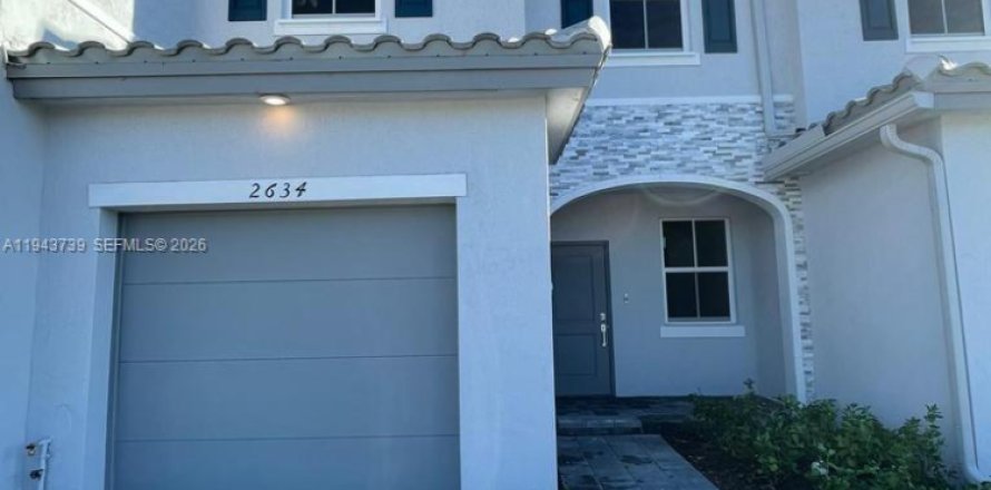 Adosado en Homestead, Florida 3 dormitorios, 134.52 m2 № 2060097