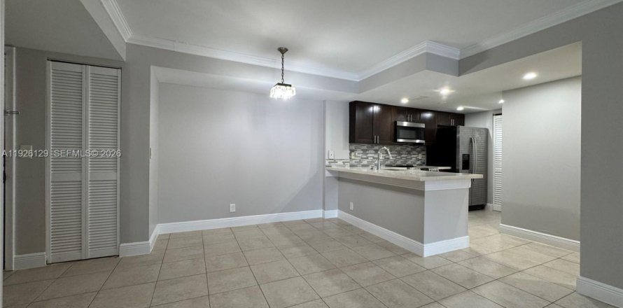 Кондоминиум с 2 спальнями в Плантация, Флорида № 2000740