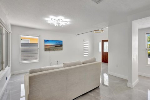 Casa en venta en Hutchinson Island South, Florida, 4 dormitorios, 238.94 m2 № 1802983 - foto 9