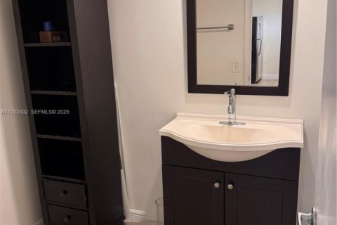 Снять в аренду квартиру в Майами, Флорида 2 спальни, 86.4м2, № 1991328 - фото 5