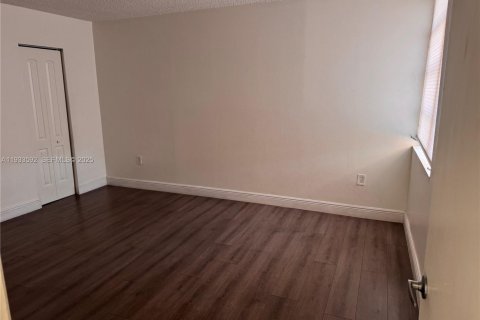 Снять в аренду квартиру в Майами, Флорида 2 спальни, 86.4м2, № 1991328 - фото 6