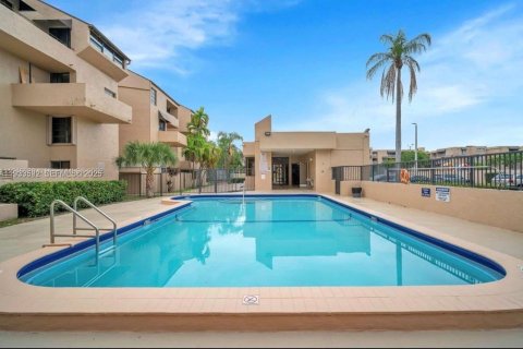 Снять в аренду квартиру в Майами, Флорида 2 спальни, 86.4м2, № 1991328 - фото 10