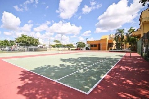 Снять в аренду квартиру в Майами, Флорида 2 спальни, 86.4м2, № 1991328 - фото 11