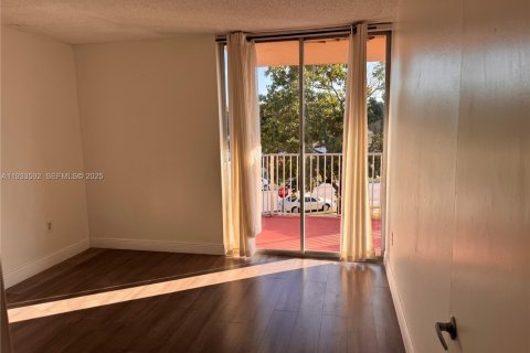 Снять в аренду квартиру в Майами, Флорида 2 спальни, 86.4м2, № 1991328 - фото 4